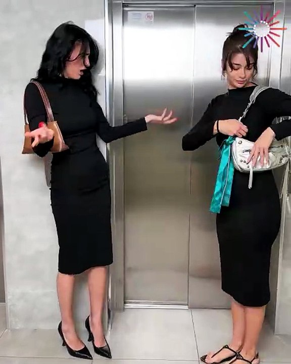 When two girls show up wearing the same outfit 😂✂️