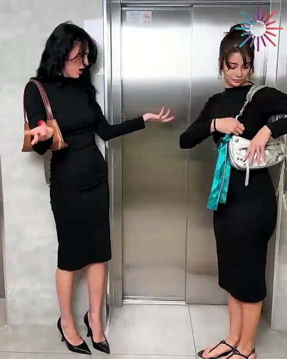 When two girls show up wearing the same outfit 😂✂️