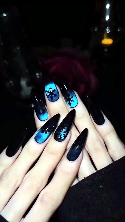 A cold winter night, glowing snowflakes, and that deep blue shine 💙❄️✨ #nailsart #naildesign #nails