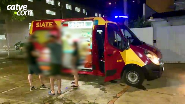 Adolescente fica ferida ao bater patinete contra ônibus na Rua JK