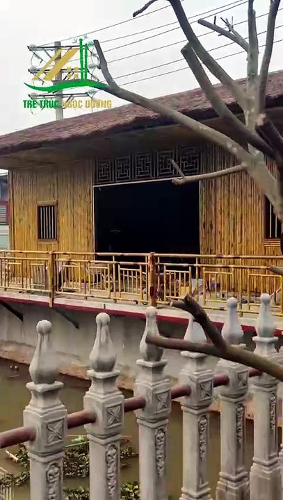 Xây dựng ngôi nhà tre mái lá truyền thống đẹp ở giữa 1 khu đô thị hiện đại - Tre Trúc Ngọc Dương