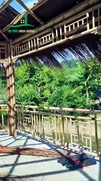 Hiện trường thi công nhà chòi bát giác tre lợp mái guột giữa hồ | Tre Trúc Ngọc Dương