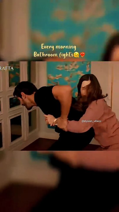 Bathroom fight😘