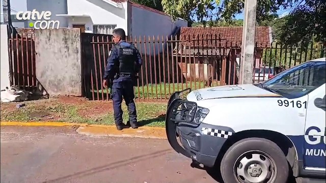 Homem em surto é contido após danificar casa de vizinhos em Toledo