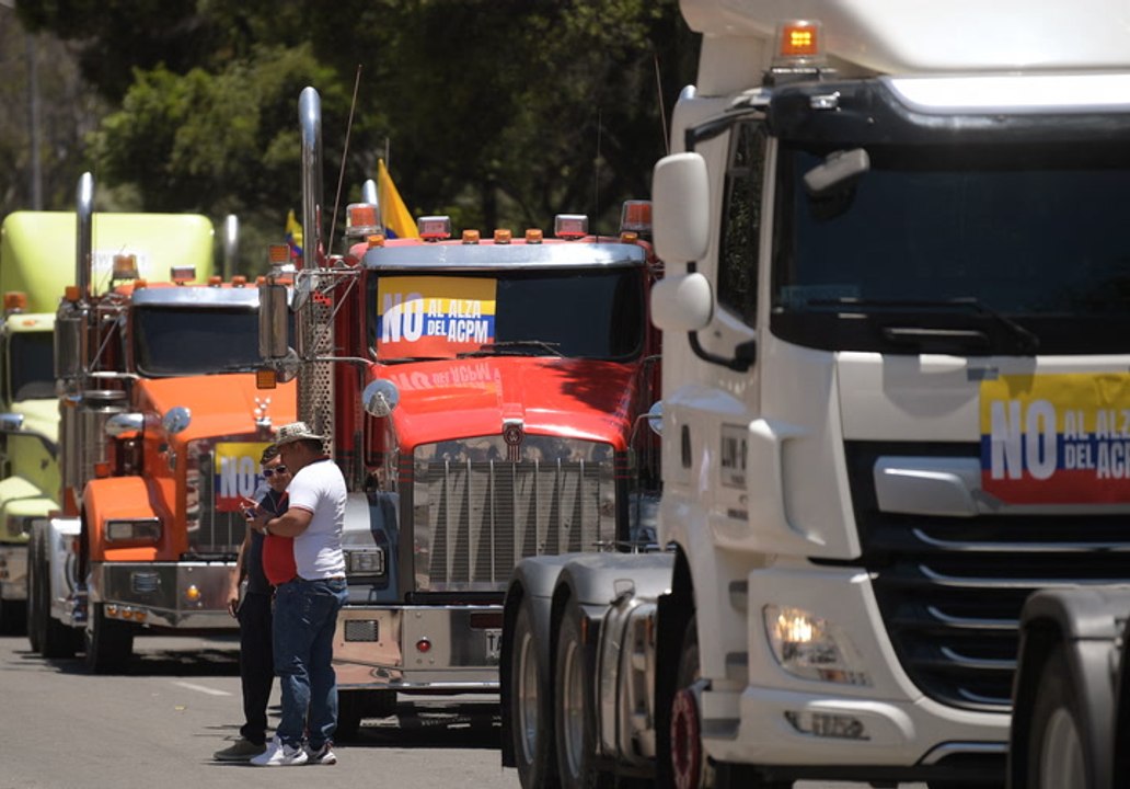 Paro camionero hoy: bloqueos intermitentes en varías vías principales de Bogotá y Colombia