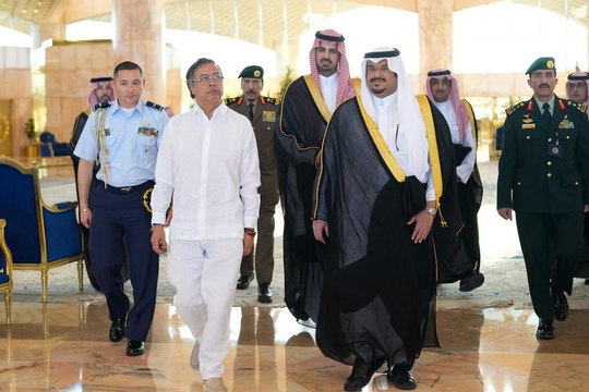 El presidente Petro ya inició su gira por Medio Oriente