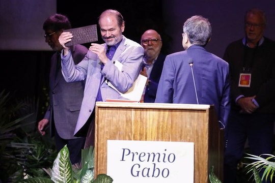 “El periodista que cree que merece galardones, no es buen periodista”, Juan Villoro