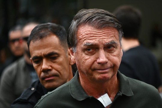Jair Bolsonaro admite haber intentado quemar su tobillera con un soldador