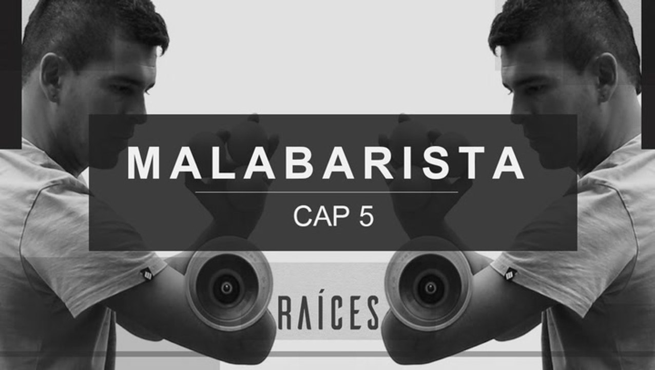 El semáforo como escenario: un malabarista y su brazo imaginario