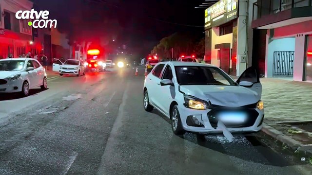 Idoso fica ferido após carro atingir veículo estacionado no bairro Alto Alegre