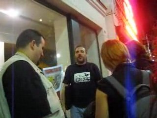 L'ambiance devant l'Olympia après le concert.
