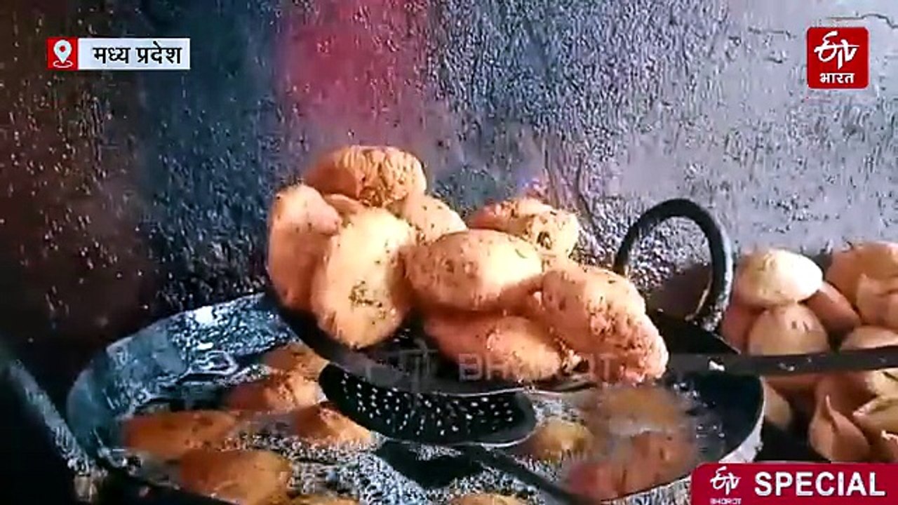सागर यूनिवर्सिटी के फूड जोन में मिलते हैं मूंग बड़े, स्वाद ऐसा कि बिन खाये रहा नहीं जाता