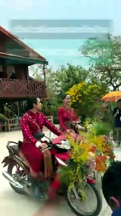 เบิ่งเด้อสู... รถสปอร์ตไทบ้านของเจ้าบ่าว ณเดชน์ ซิ่งมารับเจ้าสาว ญาญ่า