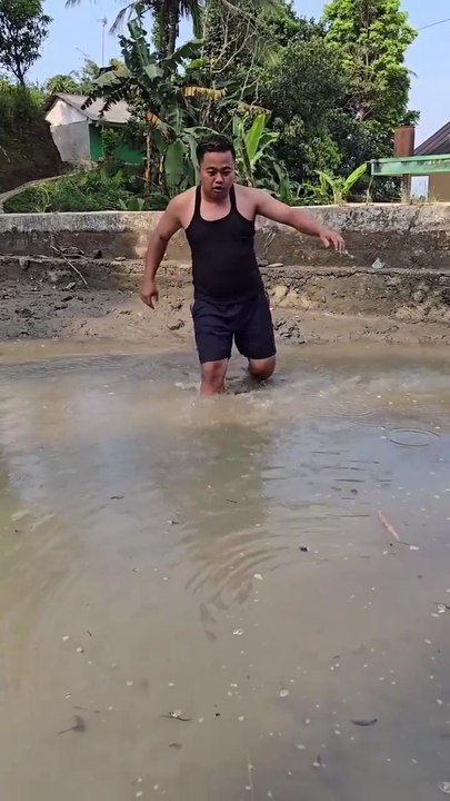 Thought It Was a Giant Fish, But You Won't Believe What Came Out! 😱😂