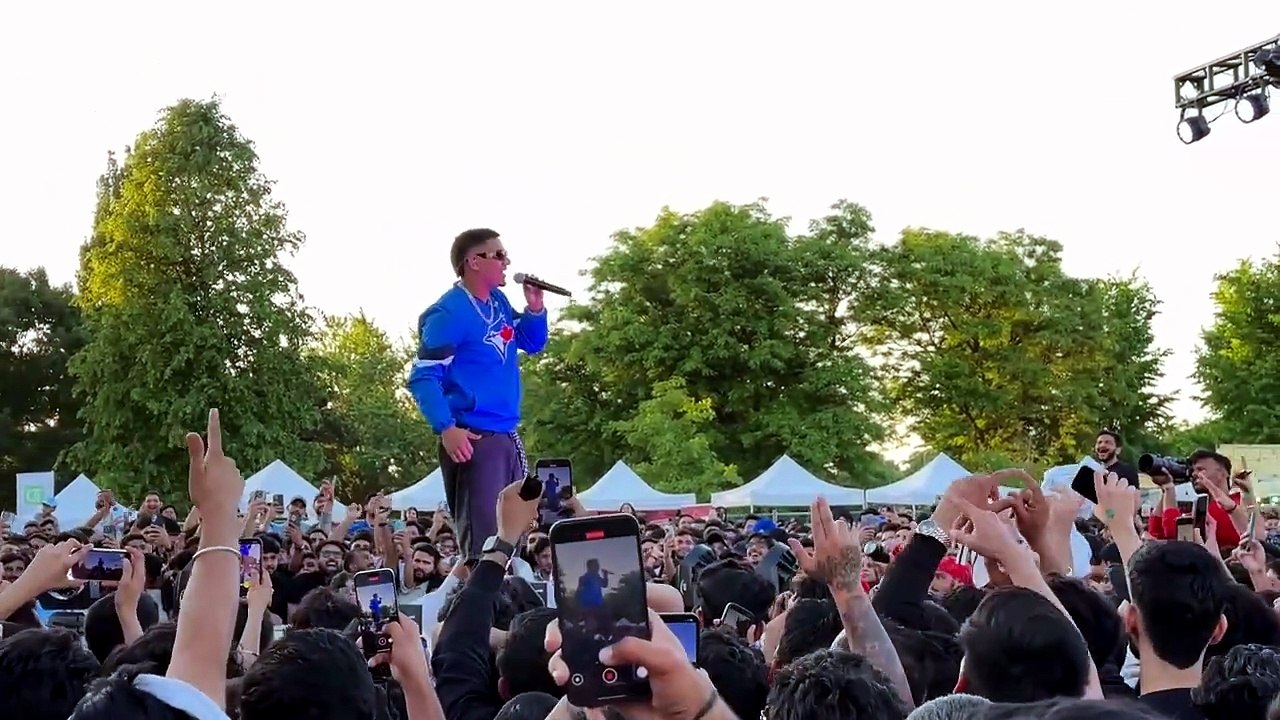 Dhanda Nyoliwala (Haryanvi Artist) _ Live at Br...