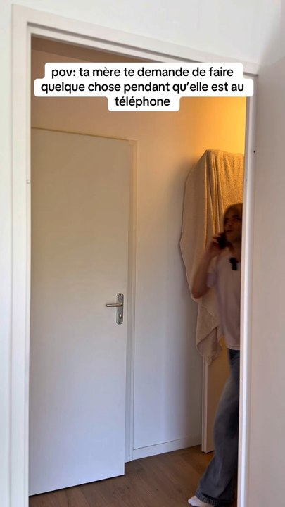 Quand ta mère te demande de faire quelque chose pendant qu’elle est au téléphone
