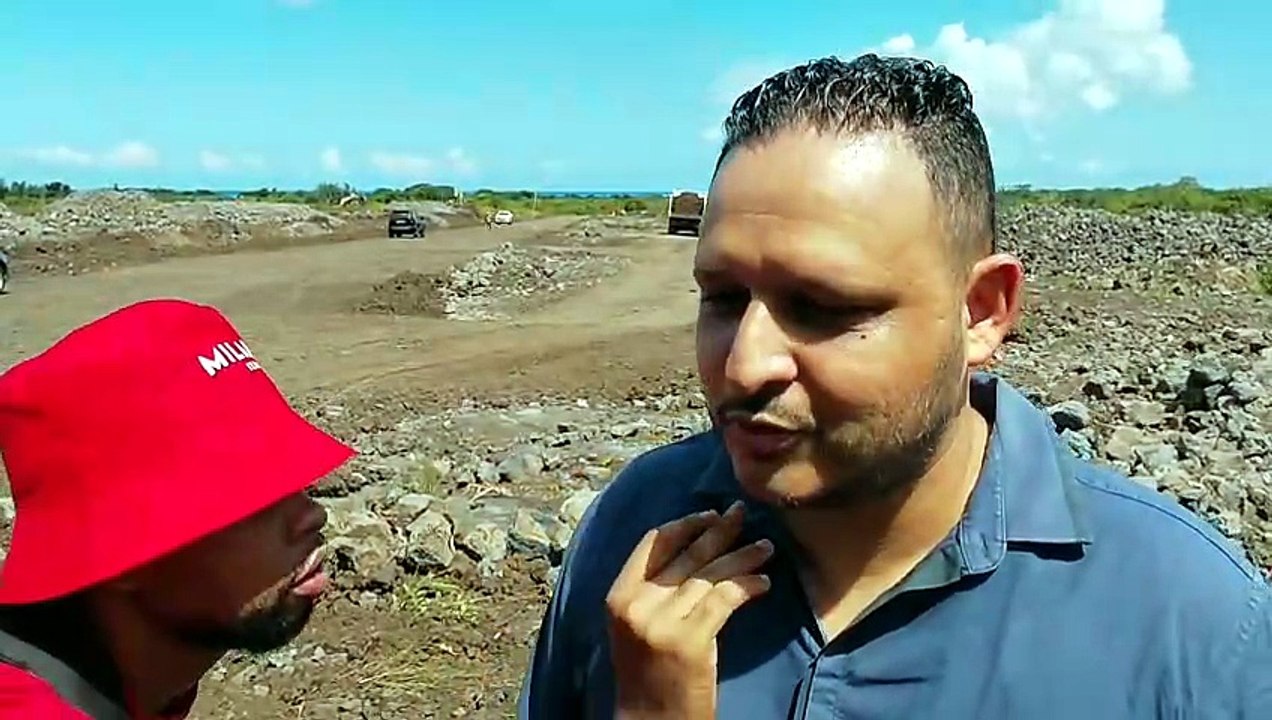 Jeux des îles aux Comores :  Johan Guillou, président du Cros Réunion, visite le village