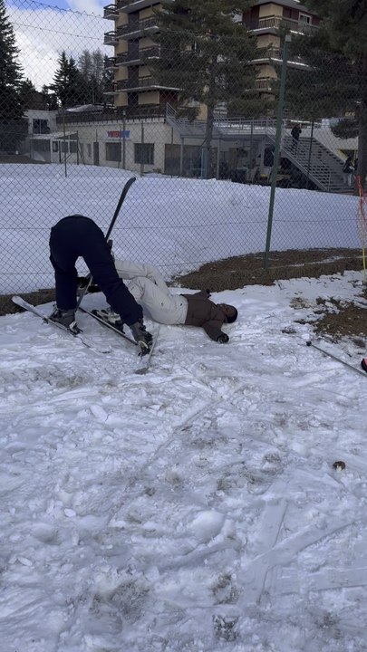 Franchement, je pensais pas vivre ça 😭Moi qui savais pas skier, je me retrouve à passer 3 jours à la montagne pour le festival SkiNFlow !… Merci à Just 4 You ✨T’as déjà testé le ski ou c’est sur ta to-do list ? 👀*Collaboration commerciale*