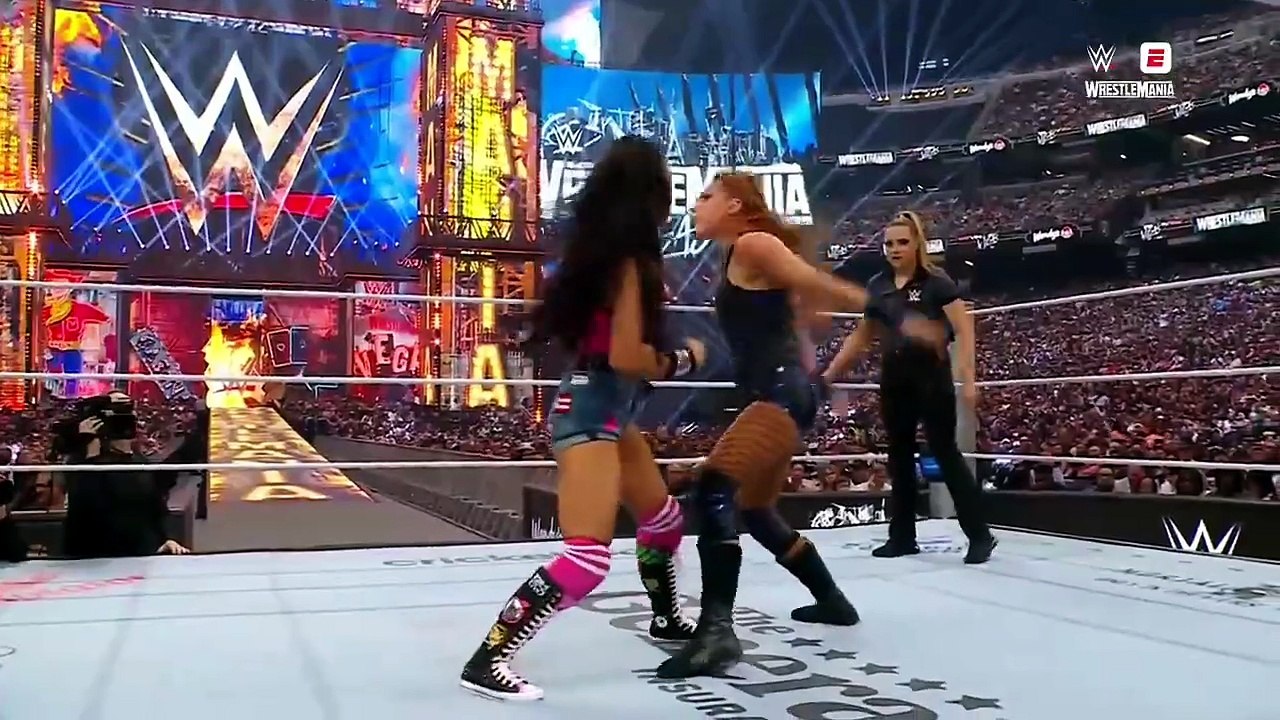 Becky Lynch vs AJ Lee full match WrestleMania 42