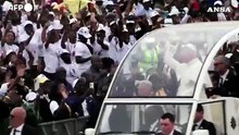 Migliaia di persone radunate in Angola per ascoltare la messa di Papa Leone