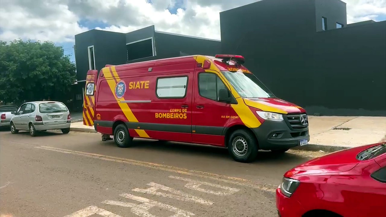 Homem despenca de escada, sofre queda de três metros e é socorrido pelo Siate no Cascavel Velho