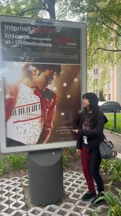 J’ai sortie des choses que j’avais rangé il y’a des années :,)Bientôt la sortie du bio-pic de Michael Jackson, voici donc quelques anecdotes me concernant..