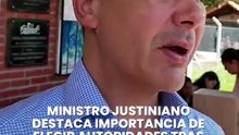 Ministro Justiniano destaca importancia de elegir autoridades tras emitir su voto