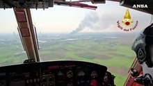 Maxi incendio nel Torinese, le immagini dall'elicottero dei vigili del fuoco