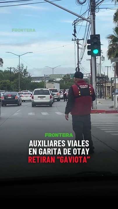 Auxiliares viales retiran "gaviotas" en Garita de Otay