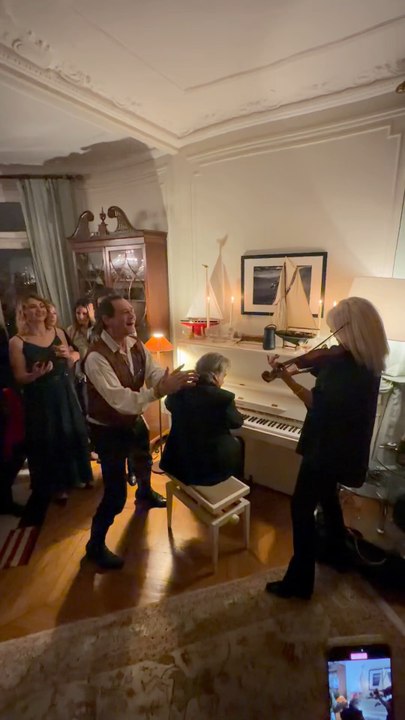 3 musicians, one private session 🎶🏠Raw sound, no stage, just pure vibes.Feels like a hidden concert ✨