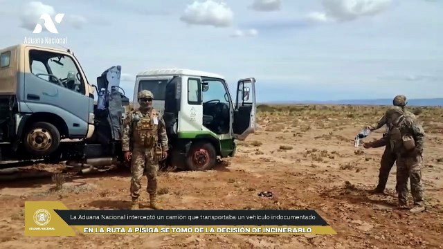 Aduana incinera camión tras emboscada de contrabandistas en Oruro