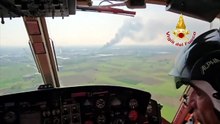 Grosso incendio a Beinasco (Torino) ripresa aerea dall'elicottero dei Vigili del Fuoco