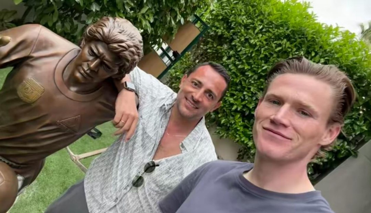 McTominay è sempre più napoletano: lo scozzese si è regalato una statua di Maradona!