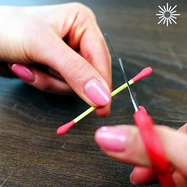 Quick and easy needle threading hack 🧷