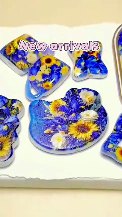 Acrylic Beads Pendants with Delighted Bunny Series, Random Mix