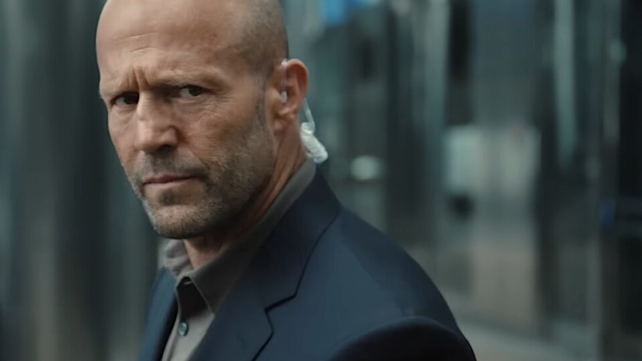 In Mutiny muss Jason Statham seine Unschuld beweisen – und das macht er natürlich mit Fäusten