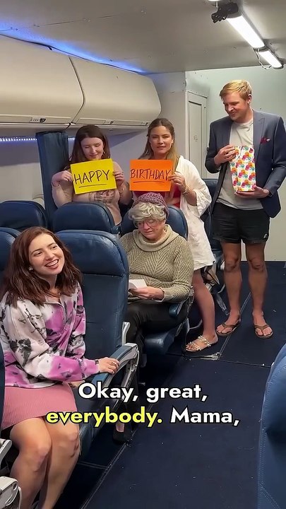 Pilot surprises his mother for her birthday mid flight with the help of the other passengers 🥹😭