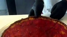 Deep dish pizza cheese pull 😮‍💨