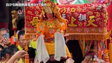 進喔！進喔！上萬信眾夾道歡迎 白沙屯媽祖回宮安座