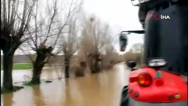 Baraj taştı, Kızılırmak bir köyü yuttu: Evlerinde mahsur kaldılar!