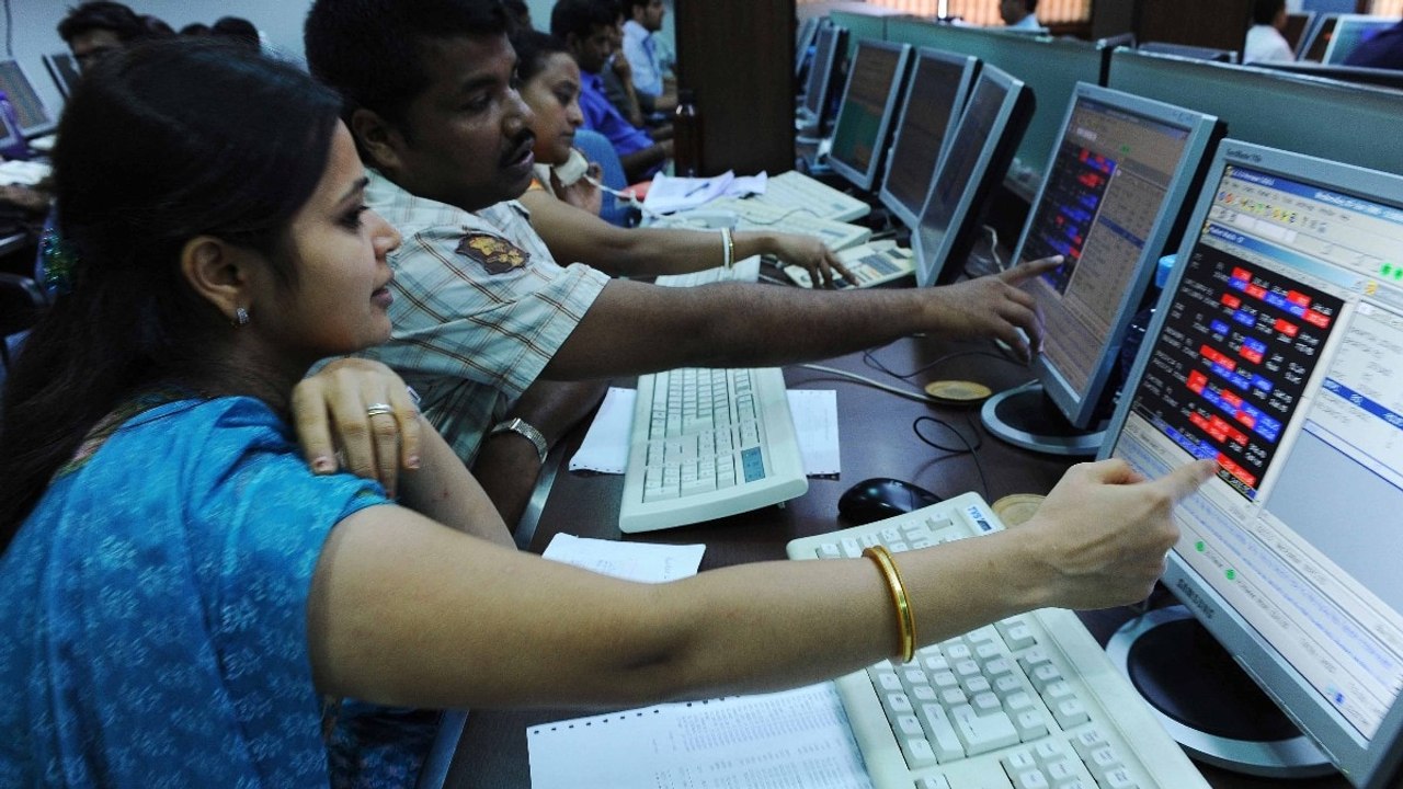Should investors stay cautious despite stable m...