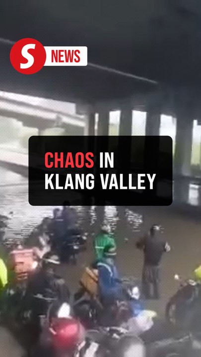 Flash floods hit various parts of Klang Valley, traffic disrupted