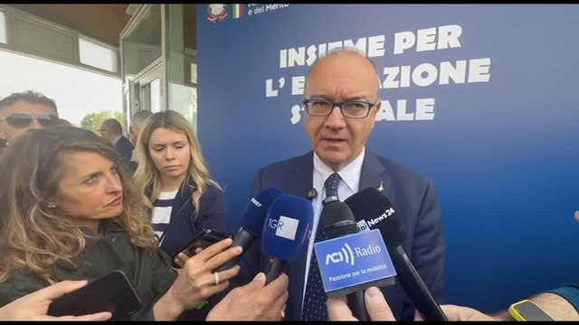 Scuola, Valditara: no ad auto troppo potenti ai neopatentati