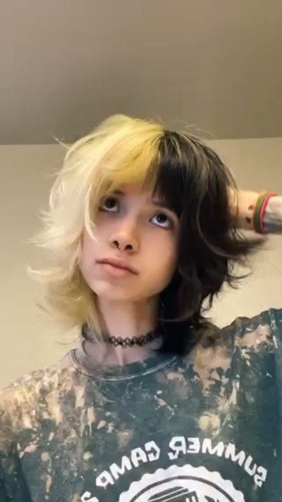 🦋 blue dabadee dabadoo 💙 #bluehair #bluehairedgirl #blue #hair #hairtransformation #hairstyle #hairstyle #hairinspo #hairtok #transition #fyp #foryoupage #hairmakeover #makeover #splitdye #bluesplitdye #bluesplithair #hair #haircolor #haircolorchange