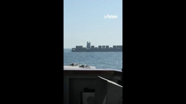 Un destroyer américain tire un navire iranien dans le golfe d'Ormuz