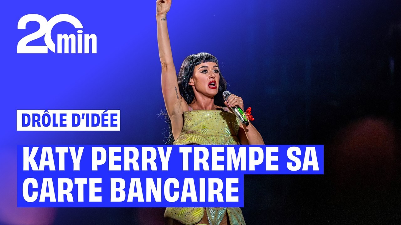 Katy Perry trempe sa carte de crédit dans la fontaine de Trevi