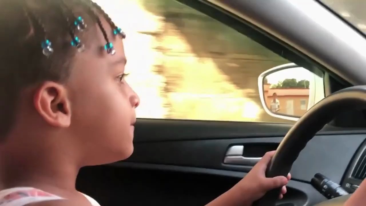 MANEJANDO  EL CARRO De Mi Papá _se enoja conmigo