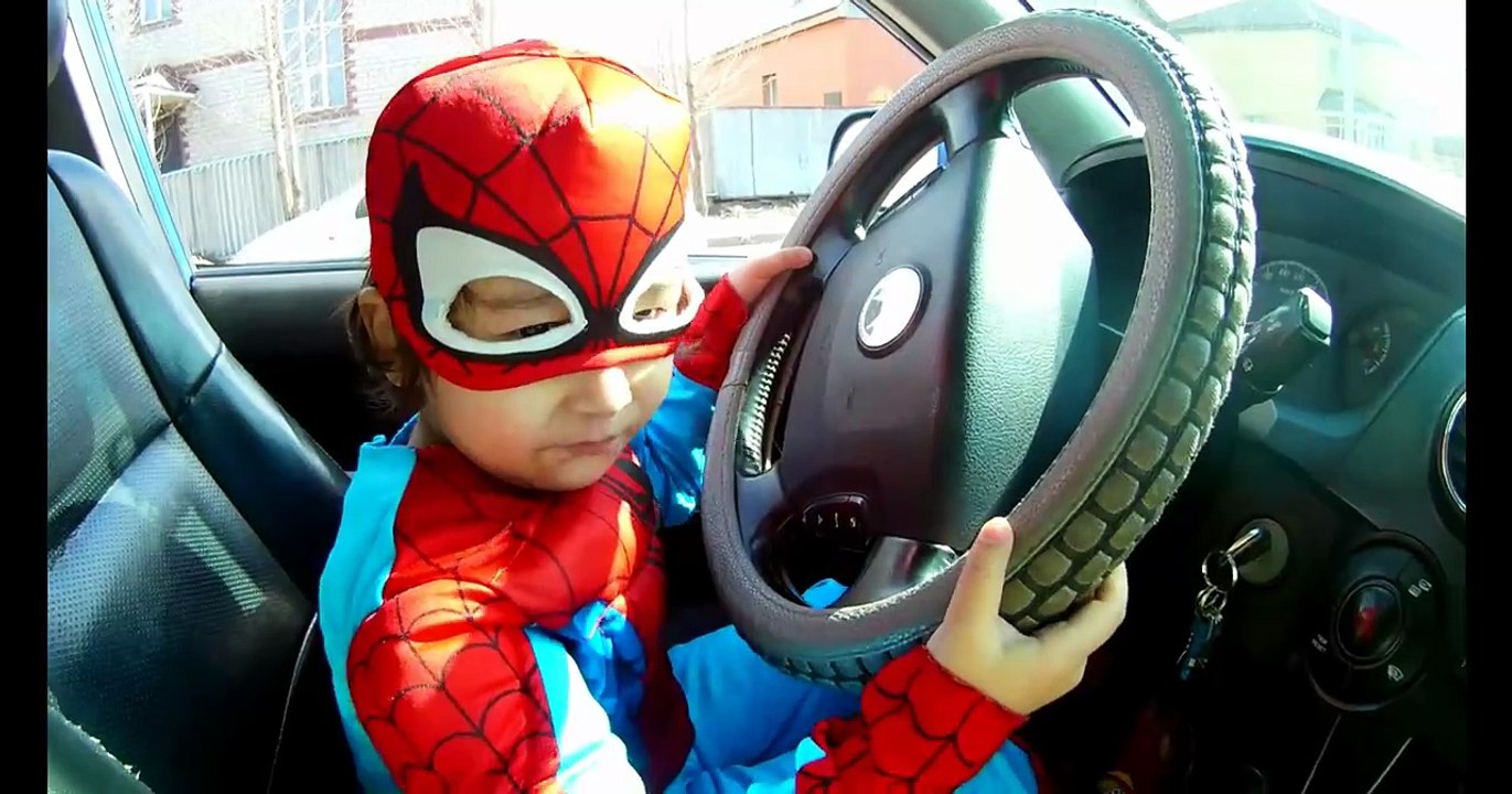 Real Life Baby  Spiderman McDonalds Drive Thru_Малыш Человек паук  уехал на машине в Макдональдс