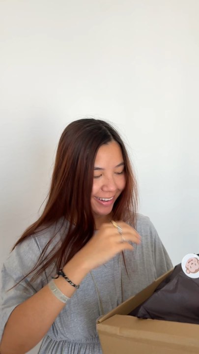 On déballe notre première commande de bébé ensemble ? 🤎🧸
