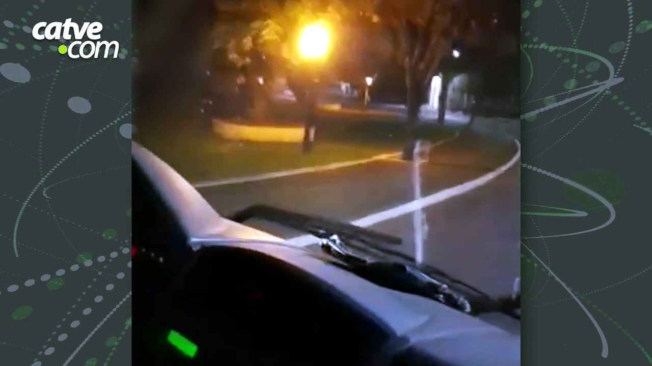 Adolescentes pegam ônibus escolar e circulam pelas ruas em Nova Londrina; veja